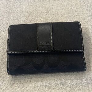 Elegant Coach Signature Trifold Wallet